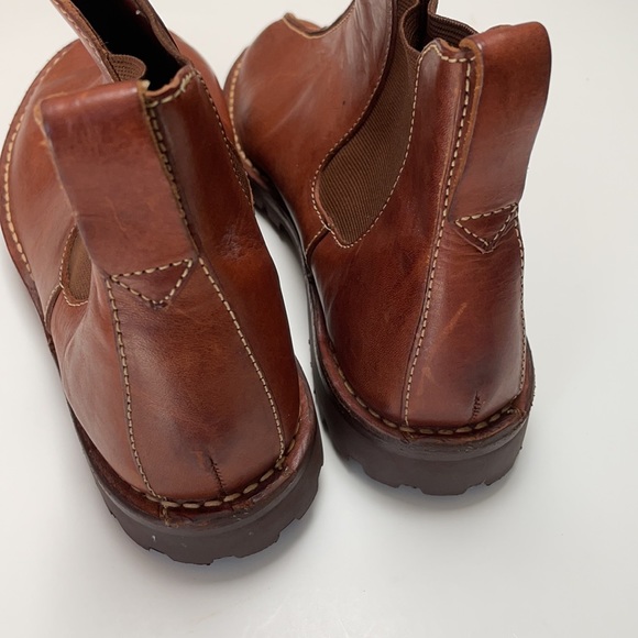 COLE HAAN Vintage Classic Brown Leather Boots - Picture 4 of 7
